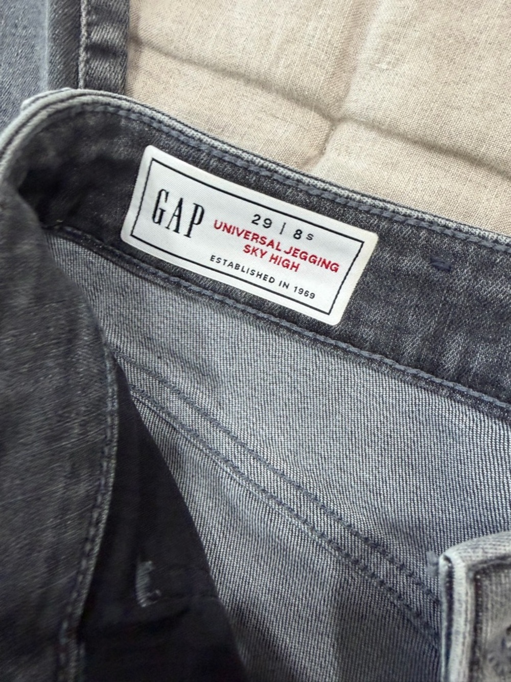 Gap Universal Jegging Sky High 8 short gray